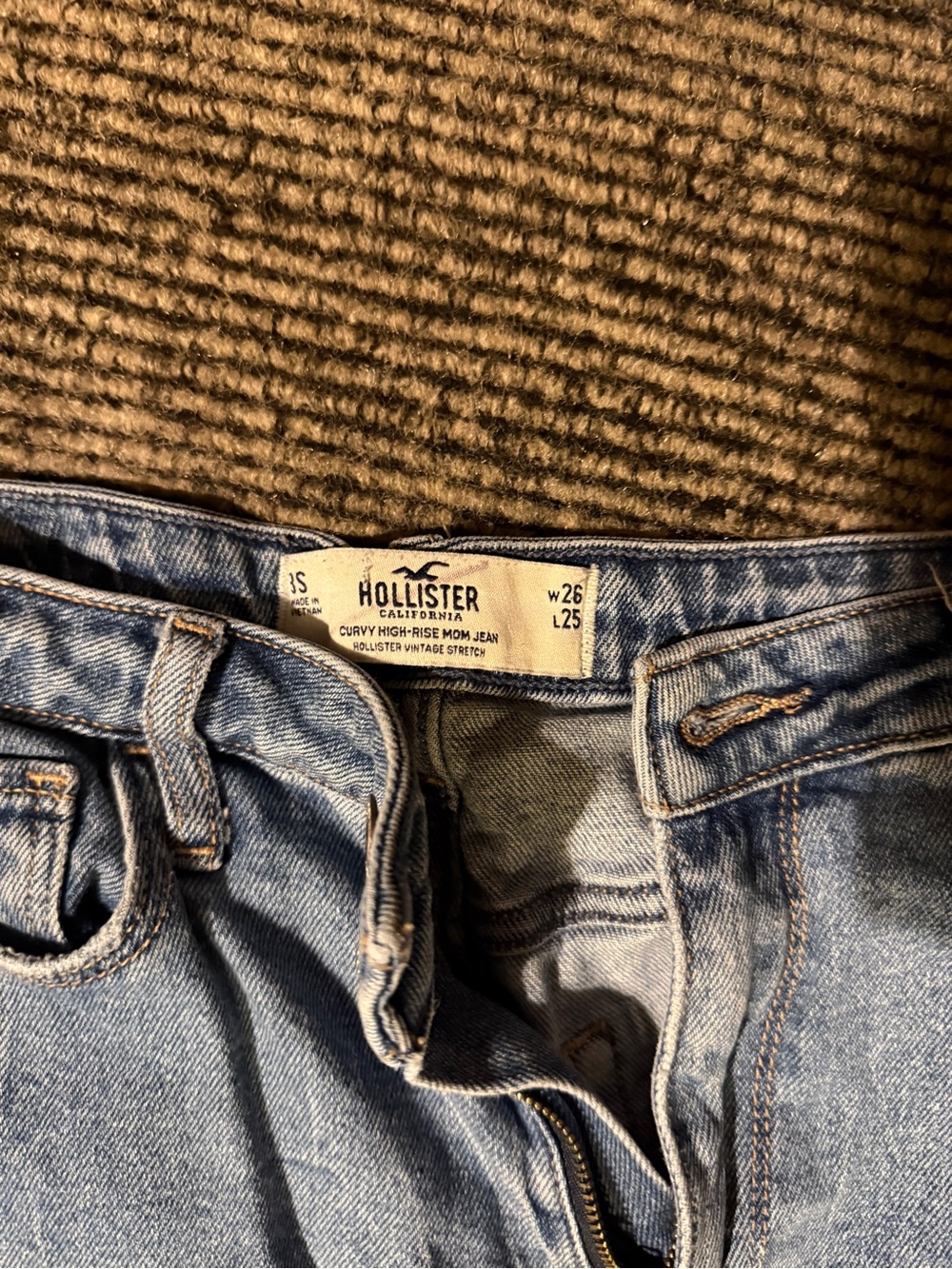 Hollister Light Blue Curvy High-Rise Mom Jeans